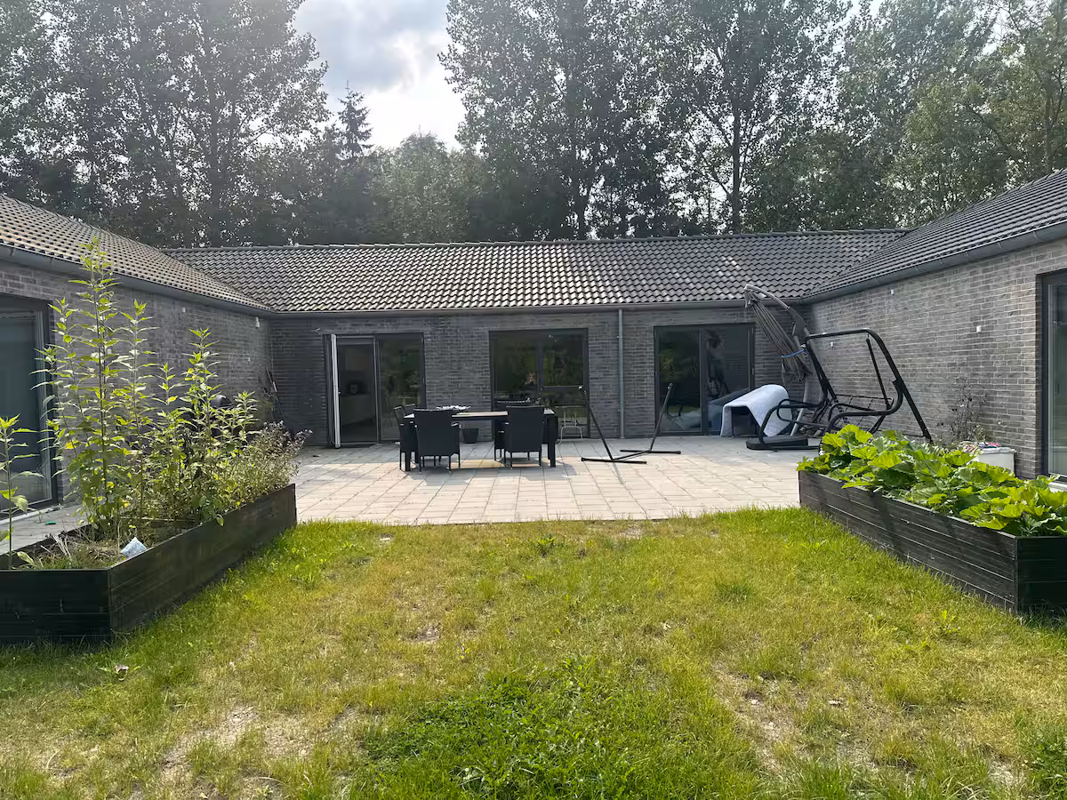 Hyggelund - Udsigt fra haven